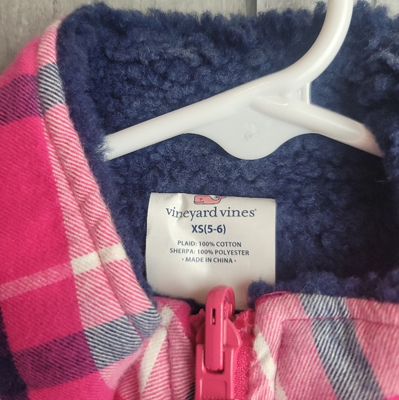 Girls NWT Vineyard Vines Reversible Sherpa Vest XS (5-6) - Picture 3 of 5